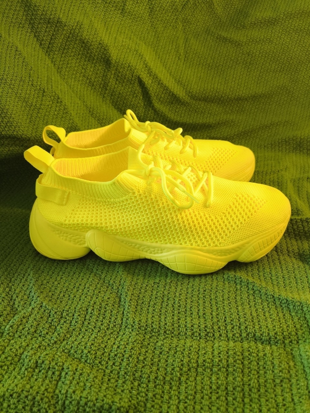 Lightweight Knit Athletic Shoes - Yellow